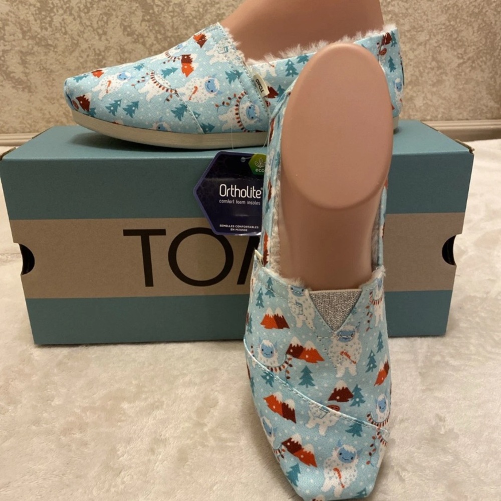 Toms Light Blue Yeti Multi Color Holiday Patterned Flats